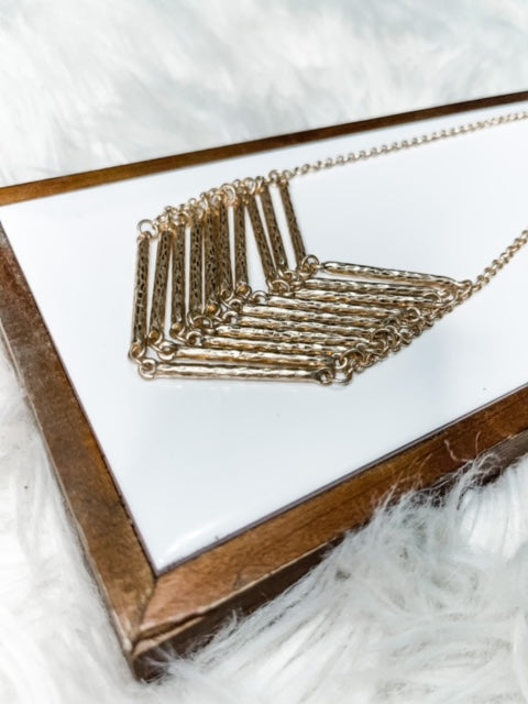 LINK CHEVRON NECKLACE