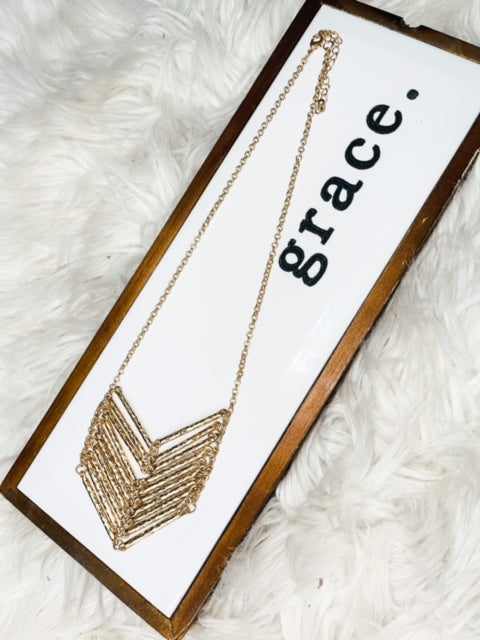 LINK CHEVRON NECKLACE
