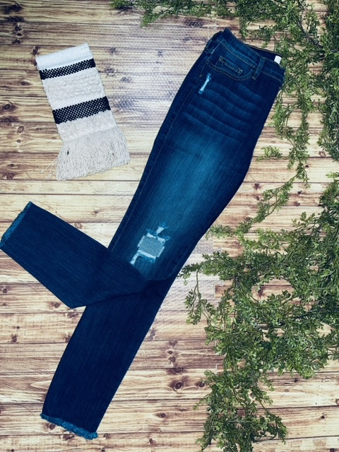 DISTRESSED OPEN KNEE SKINNY JEAN